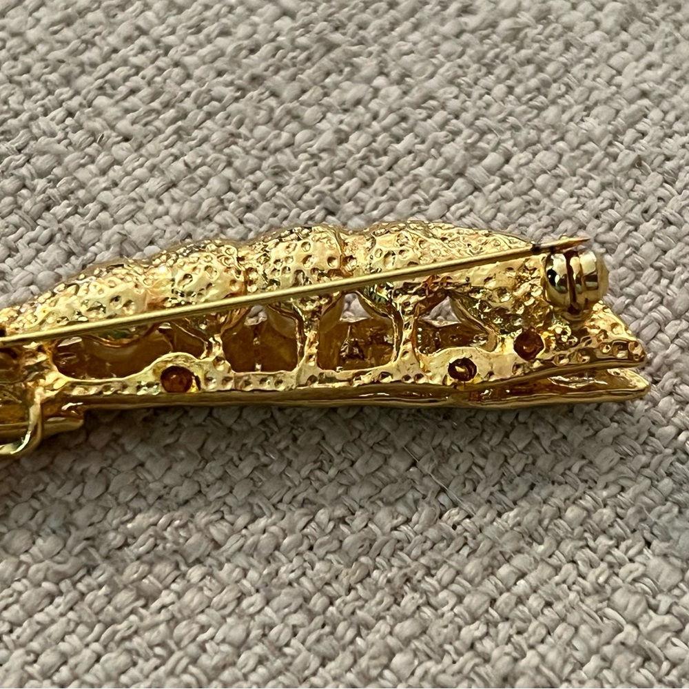 Vintage Crown Trifari “Peas in a Pod Brooch - Picture 4 of 4